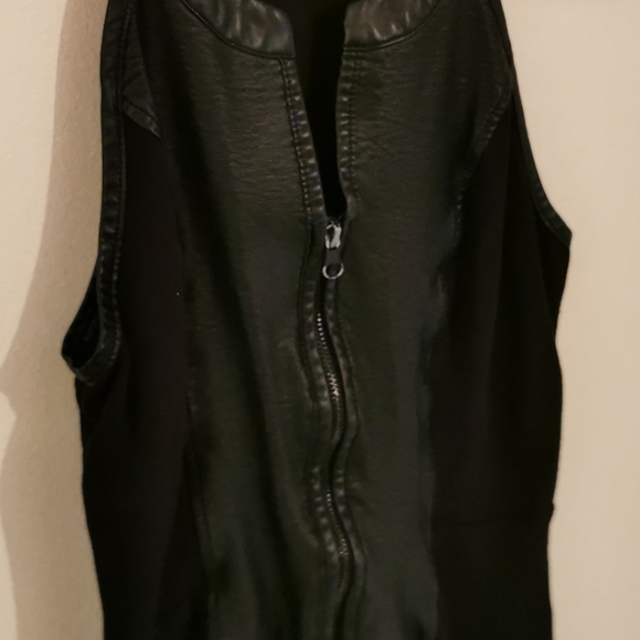 Zippered top - Picture 3 of 5